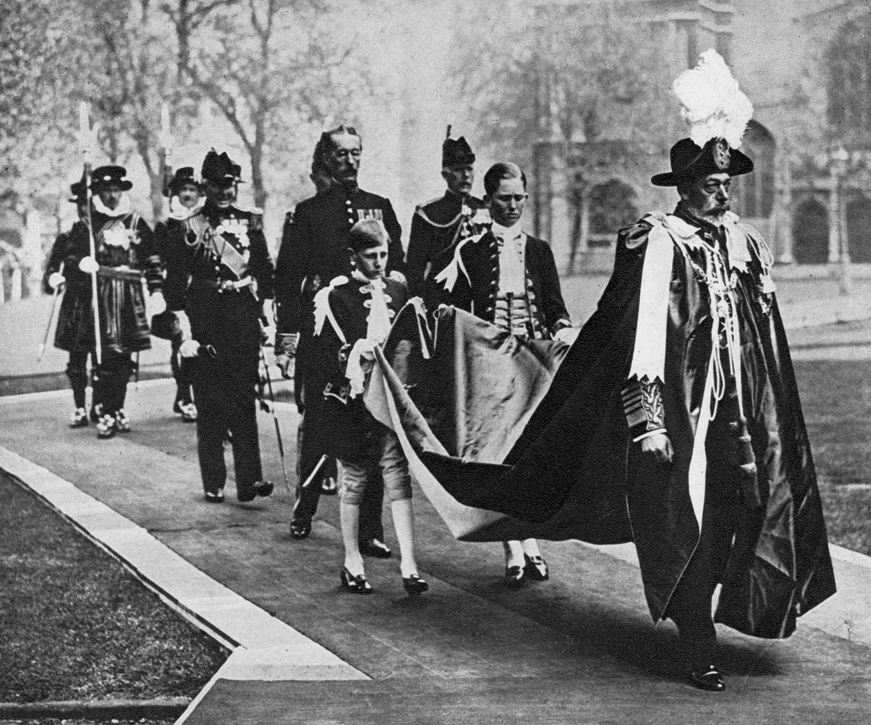 Kong George V i sine kapper som suveren av Bath-ordenen, ca 1930-tallet av Unbekannt