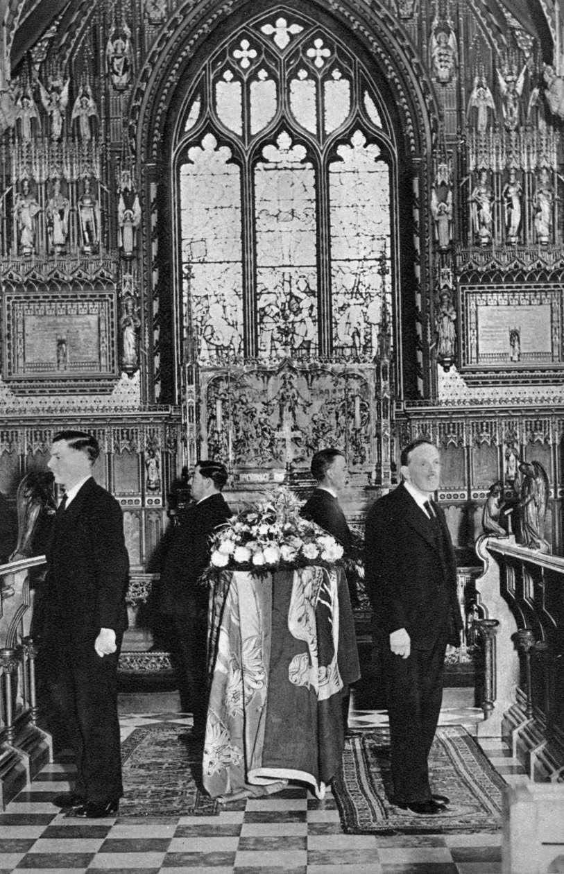Kong George V liggende i staten, Church of St Mary Magdalene, Sandringham, Norfolk, januar 1936 av Unbekannt
