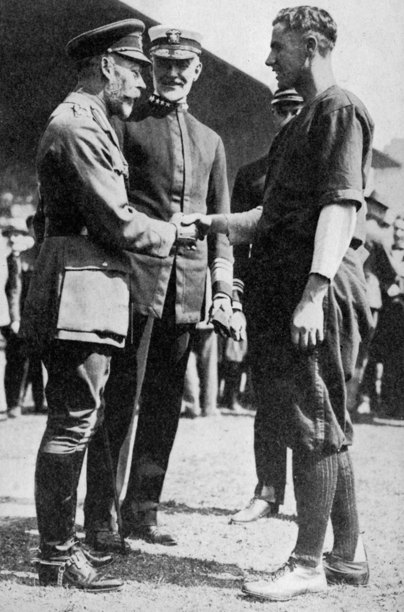 Kong George V mottok en amerikansk soldat som hadde spilt baseball, ca 1910-tallet 1936 av Unbekannt
