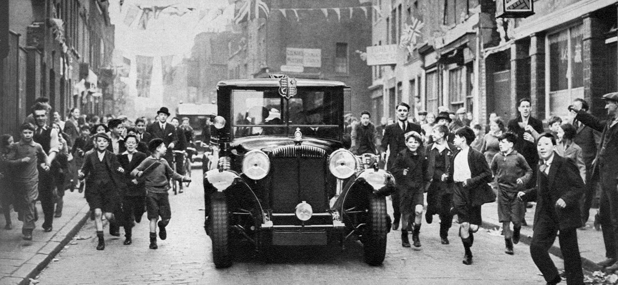 King George vs siste besøk i East End, London, ca 1930-tallet av Unbekannt