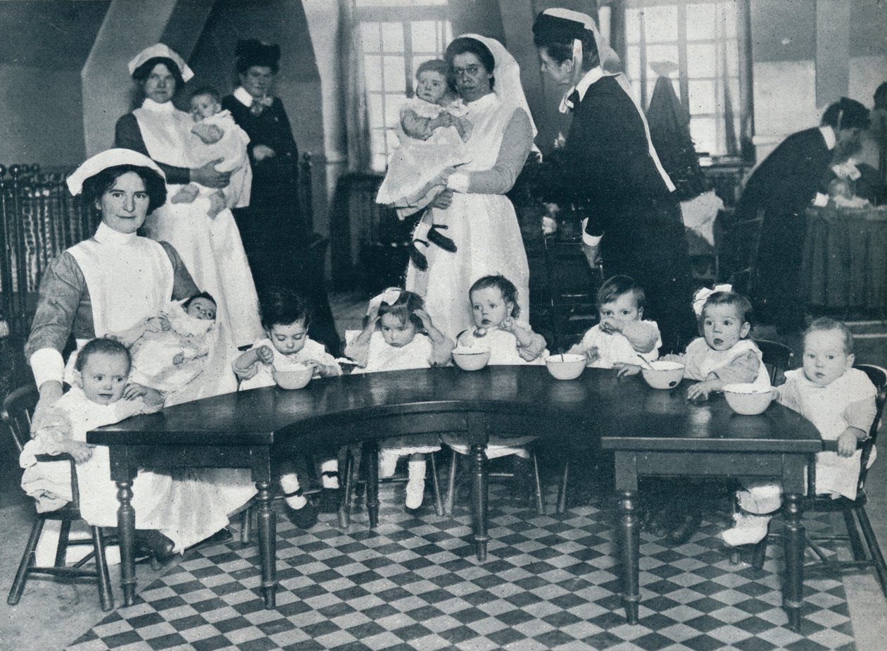 Kingsway Hall Creche for barn med fedre i krigen og mødre som jobber, 1914 av Unbekannt