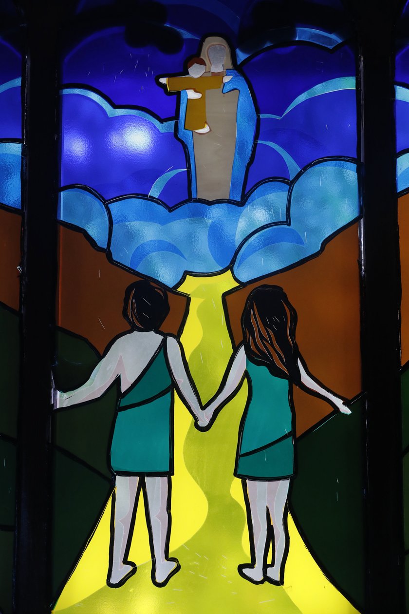 Kon Tum katedral. Glassmaleri. Adam og Eva, utvisning fra paradis. Kon Tum. Vietnam av Unbekannt