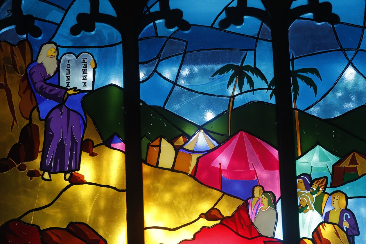 Kon Tum katedral. Glassmaleri vindu. Moses med lovens tabeller. Kon Tum. Vietnam av Unbekannt