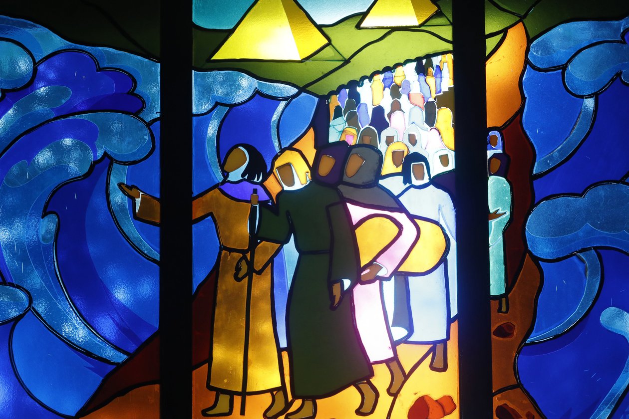 Kon Tum katedral. Glassmaleri. Krysset av Rødehavet. Kon Tum. Vietnam av Unbekannt
