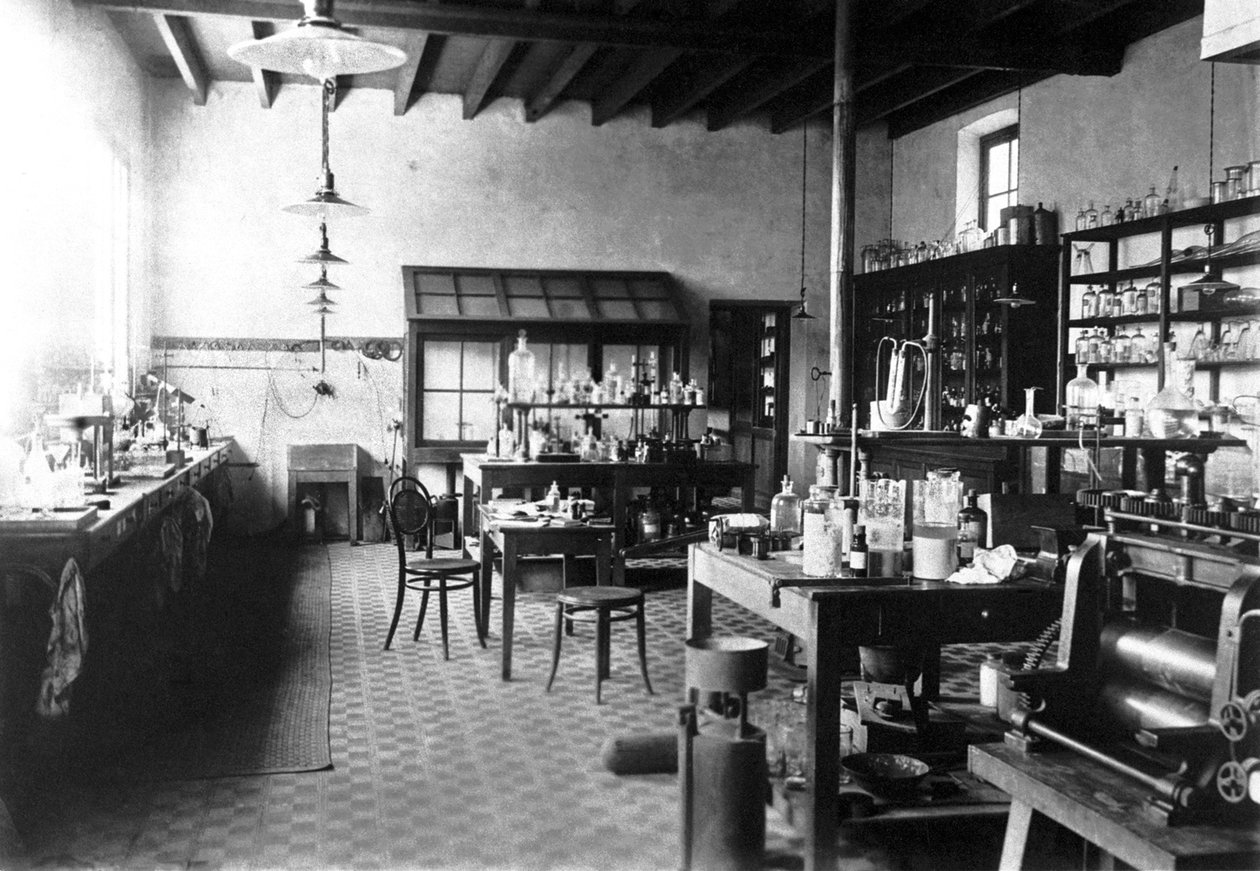 Laboratorium av Alfred Nobel i villaen hans i Sanremo, 1890-tallet av Unbekannt