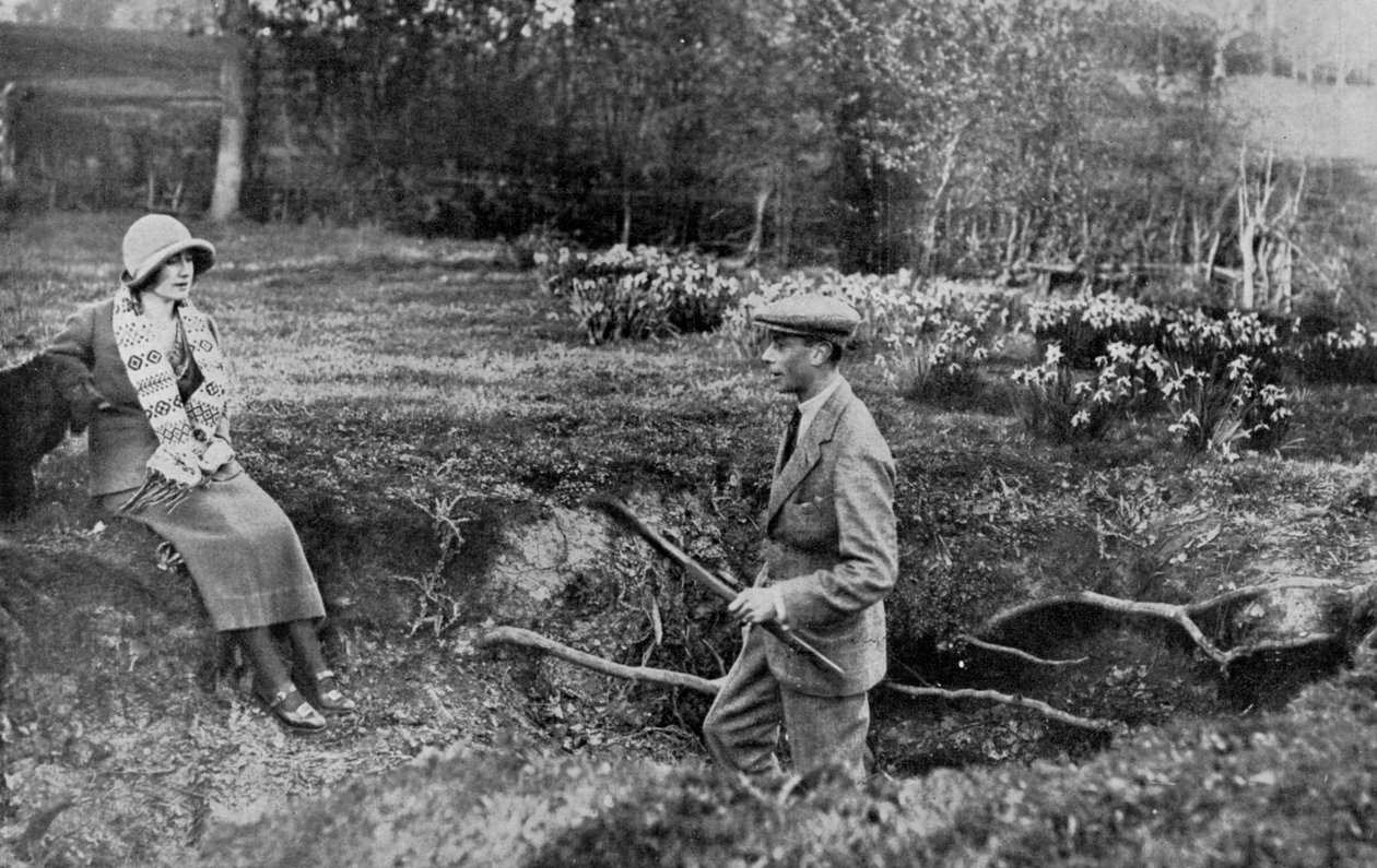 Lady Elizabeth Bowes-Lyon og hertugen av York ved hennes Hertfordshire-hjem nær Welwyn, 1923 av Unbekannt