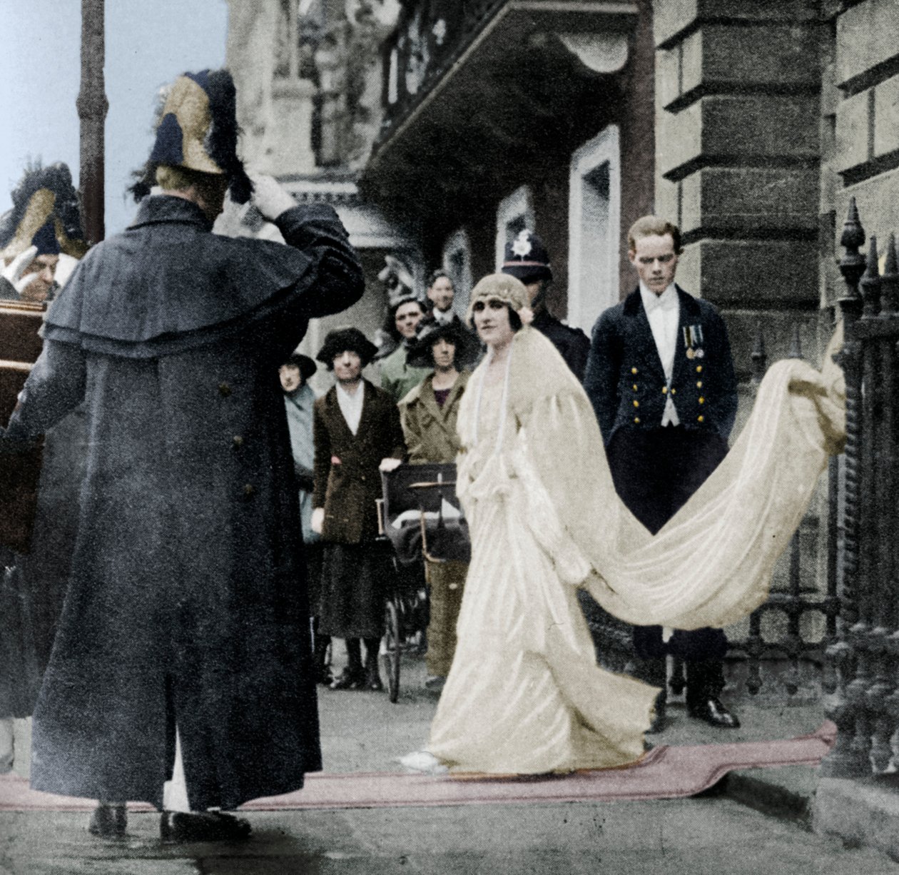 Lady Elizabeth Bowes-Lyon på vei til å gifte seg i Westminster Abbey, 26. april 1923, 1937 av Unbekannt