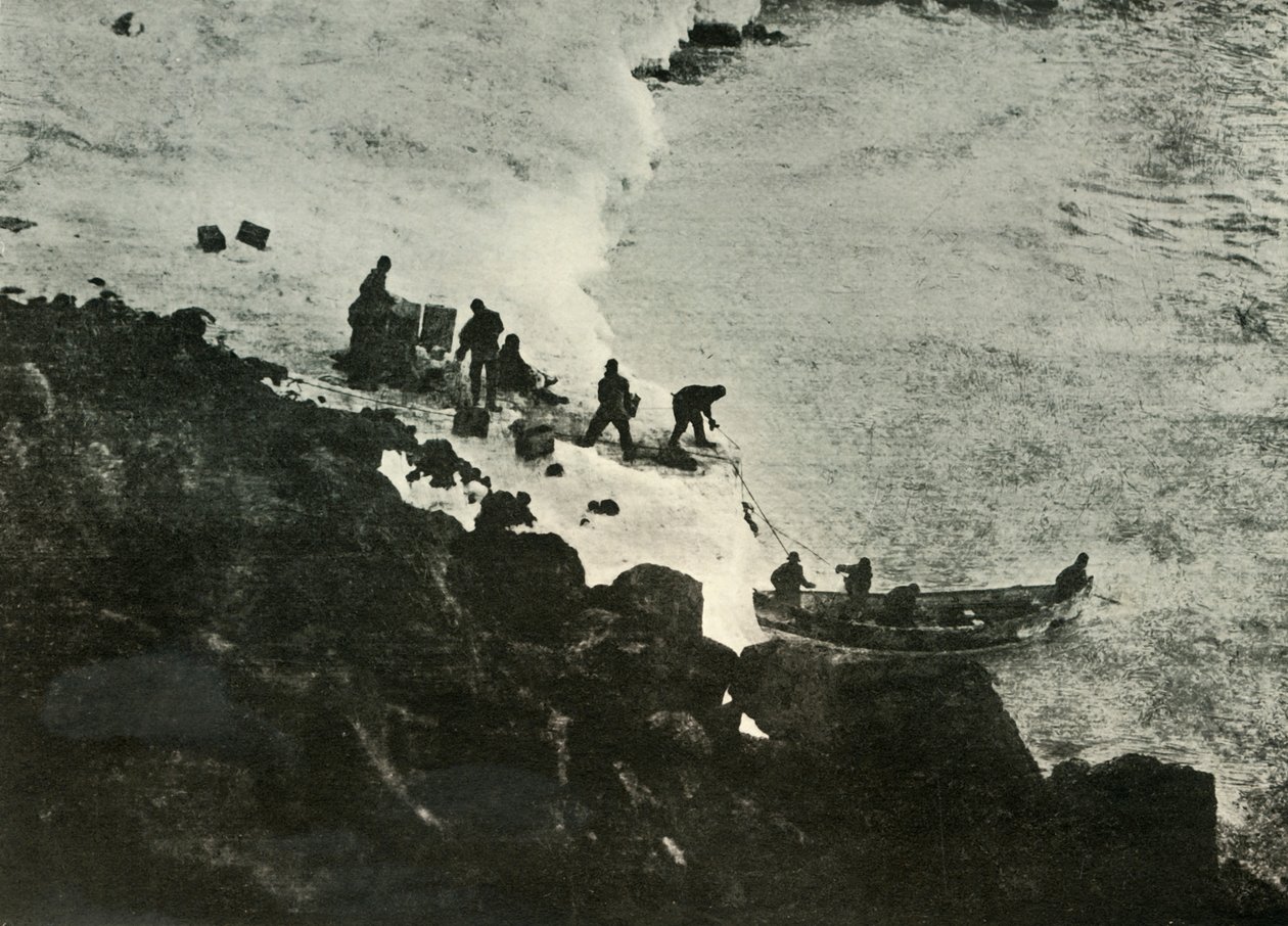 Landingsbutikker fra båten på det første landingsstedet, c1908, 1909 av Unbekannt
