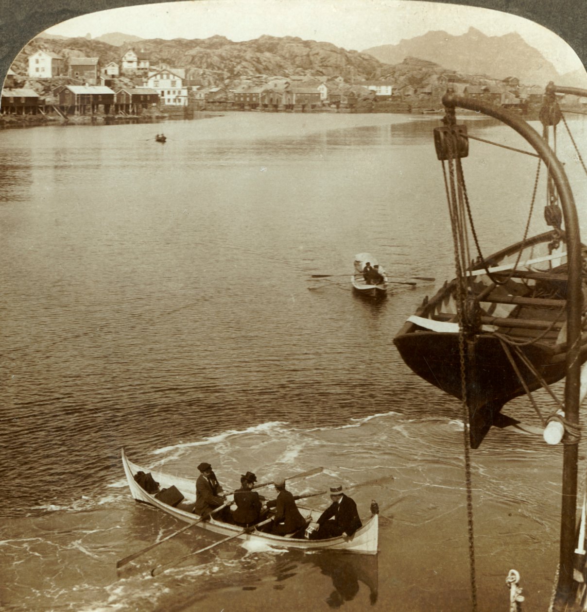 Landing fra en dampbåt i arktisk land, Svolvær, Lofoten, N. Norge, c1905. av Unbekannt