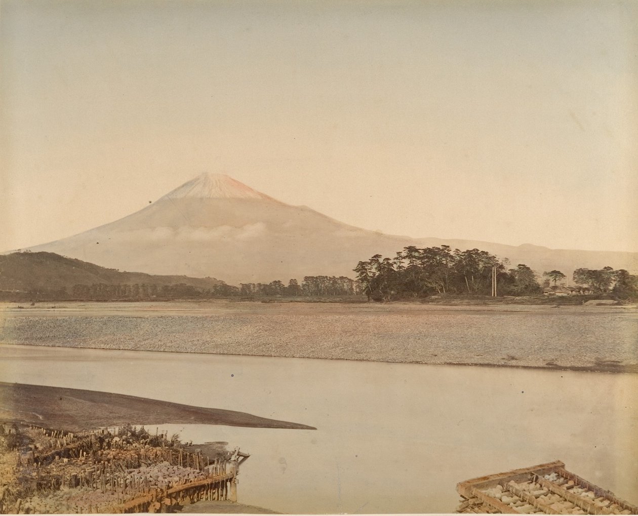[Landskap med elv og fjell], 1870-tallet. av Unbekannt