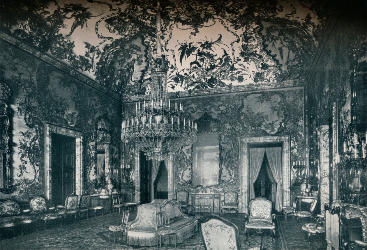 Stor salong med porselenstak, Royal Palace, Madrid, c1927 av Unbekannt