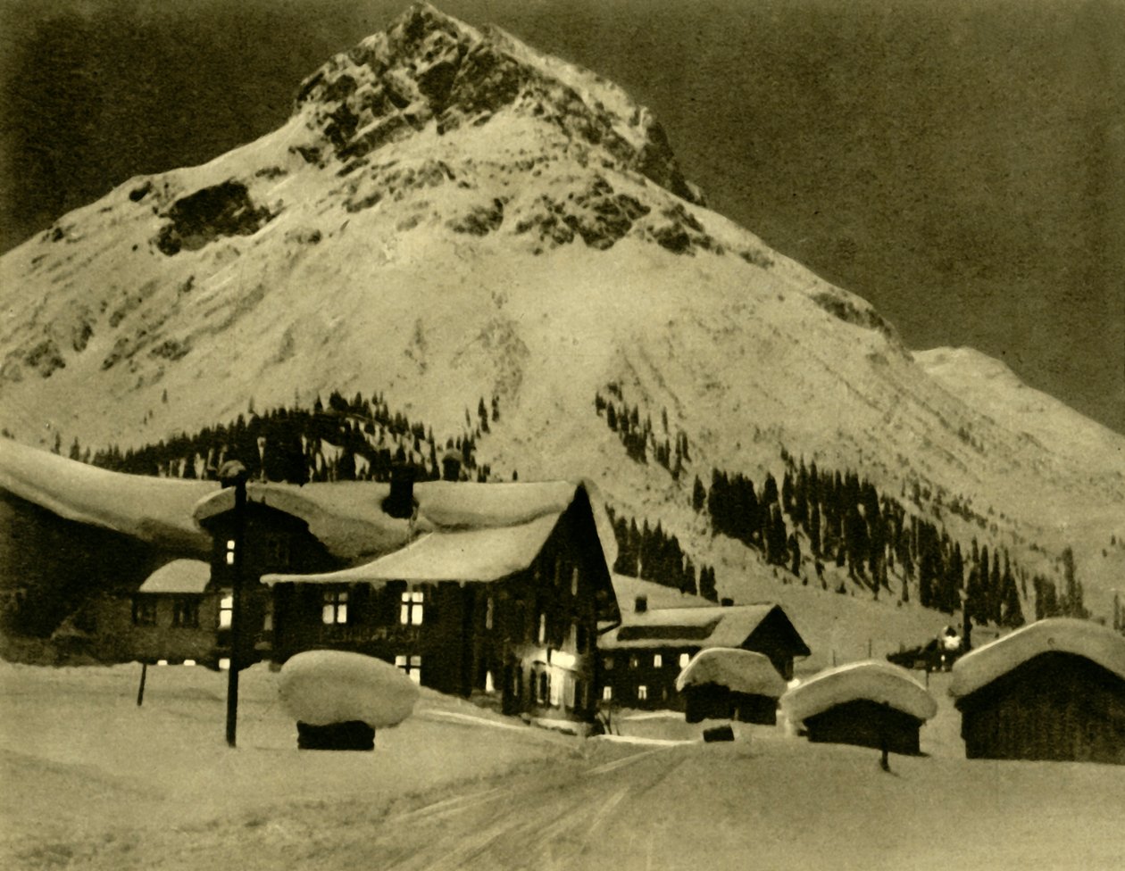 Lech am Arlberg om natten, Østerrike, c1935. av Unbekannt