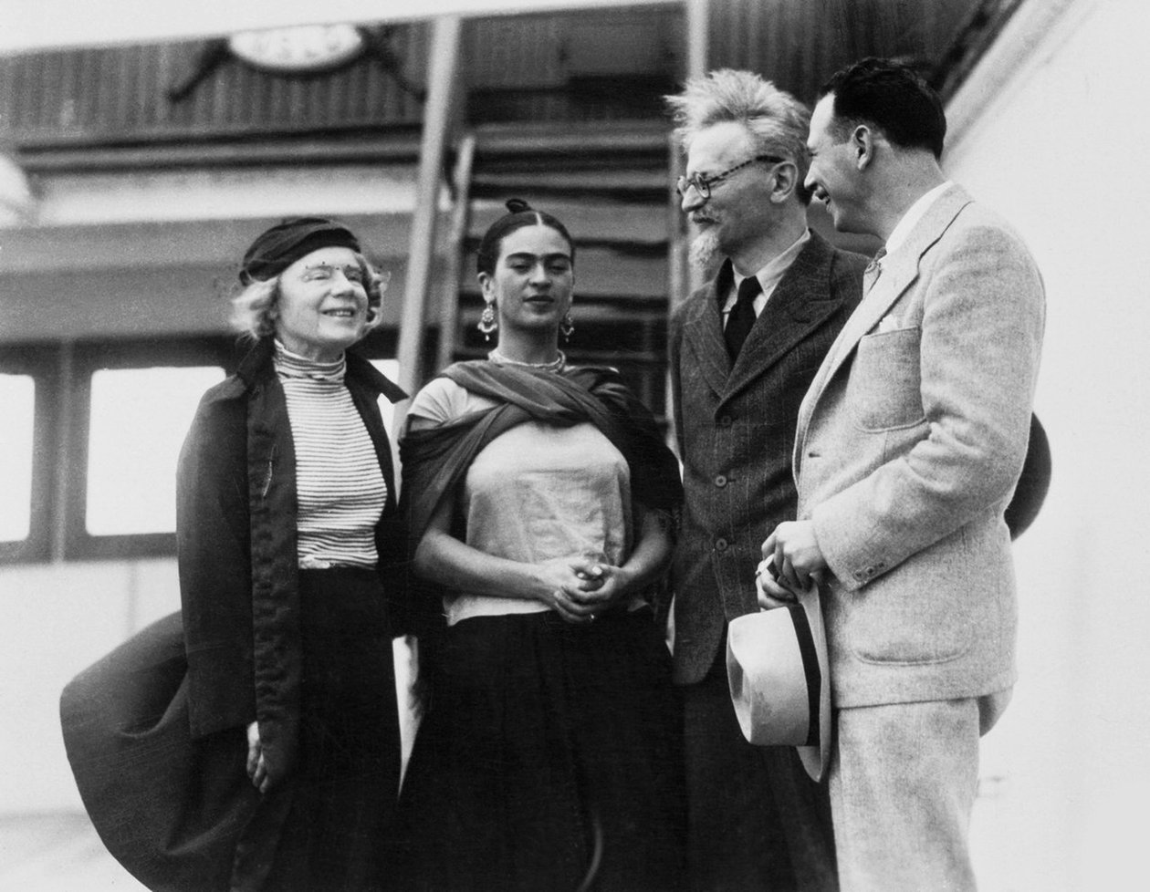 Leon Trotsky med sin kone Natalia Sedova og den meksikanske kunstneren Frida Kahlo, 1937 av Unbekannt