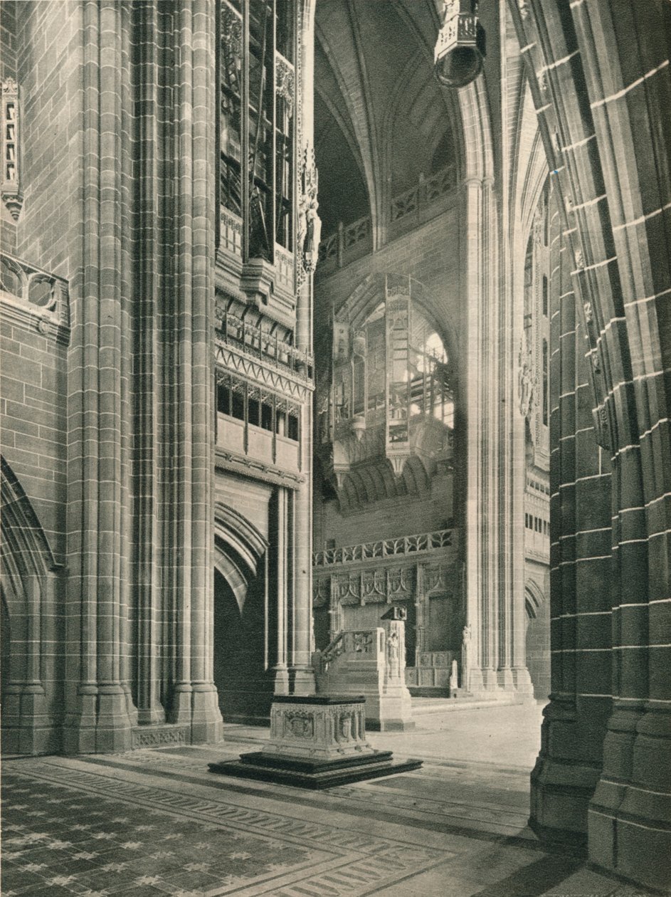 Liverpool Cathedral: Generelt utsikt fra Memorial Transept. Arkitekt, Sir G. Gilbert Scott, 1924 av Unbekannt