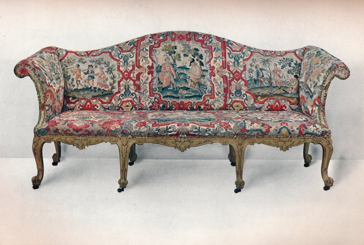 Lang polstret sofa: Serpentine-formet, utskåret og forgylt, c1750 av Unbekannt