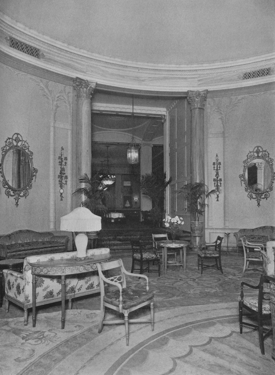Ser fra Oval Palm Room inn i Main Dining Room, Roosevelt Hotel, New York City, 1924 av Unbekannt