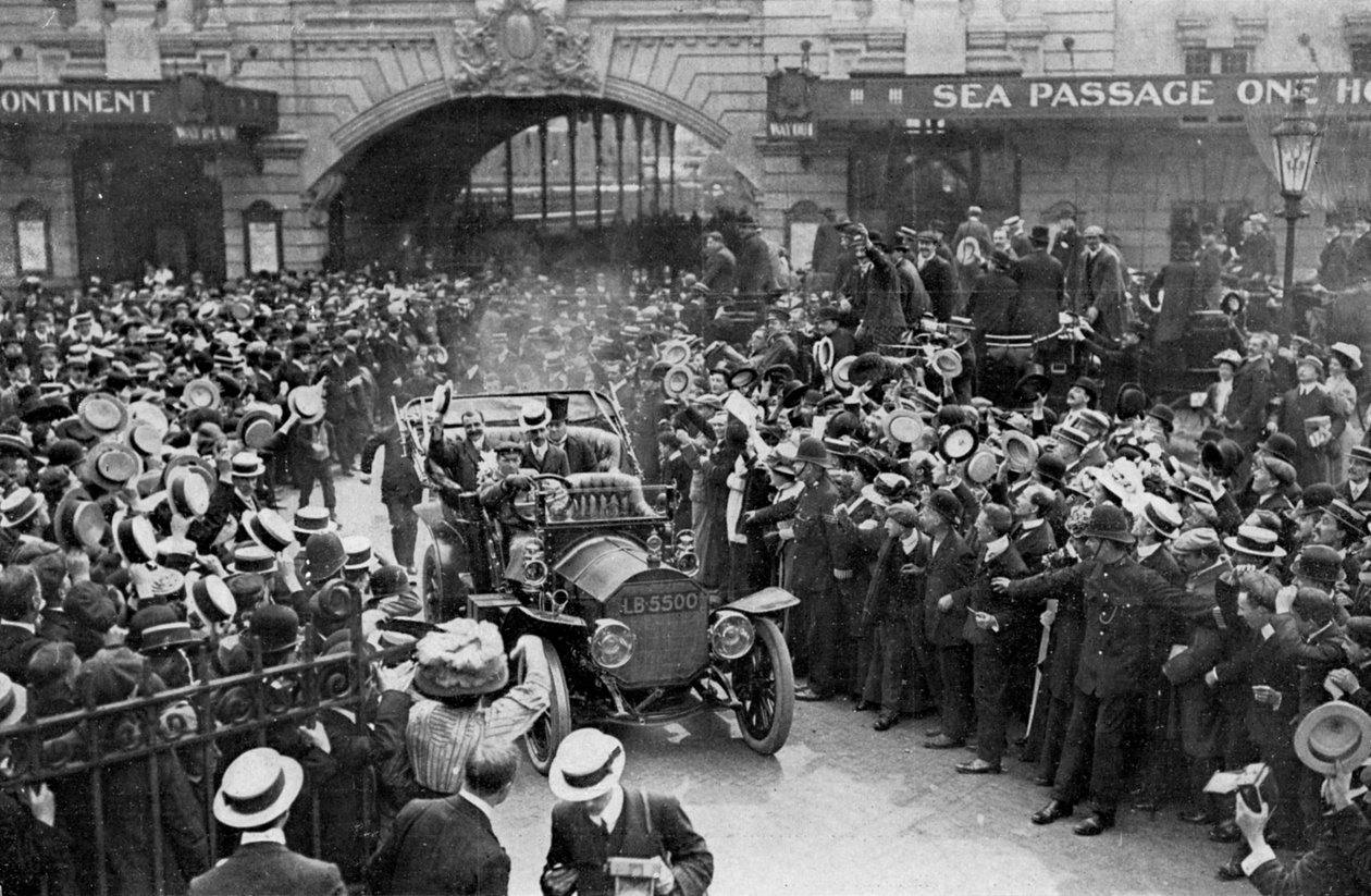 Louis Blériot på vei til Savoy Hotel, London, 25. juli 1909 av Unbekannt