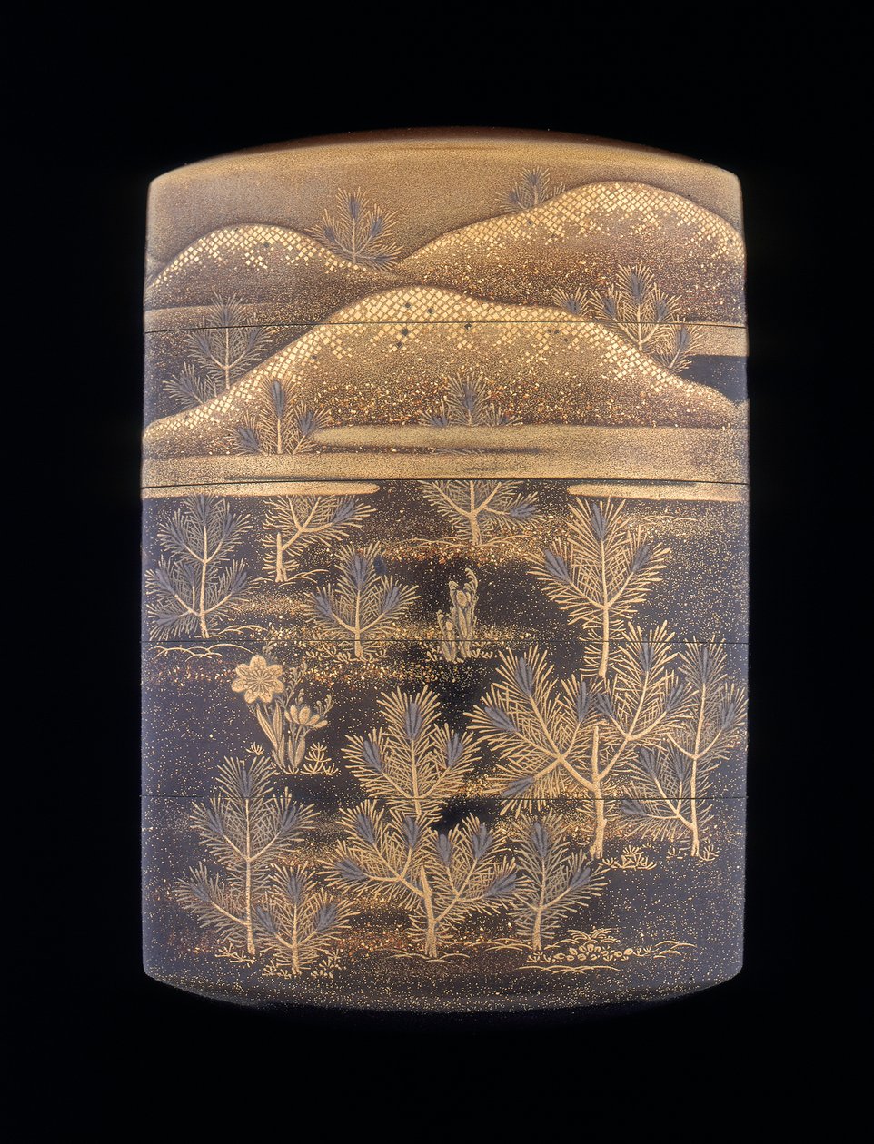 Makie lakk inro dekorert med stiliserte furutrær og åser, sen Edo-periode, Japan, 1750-1850 av Unbekannt