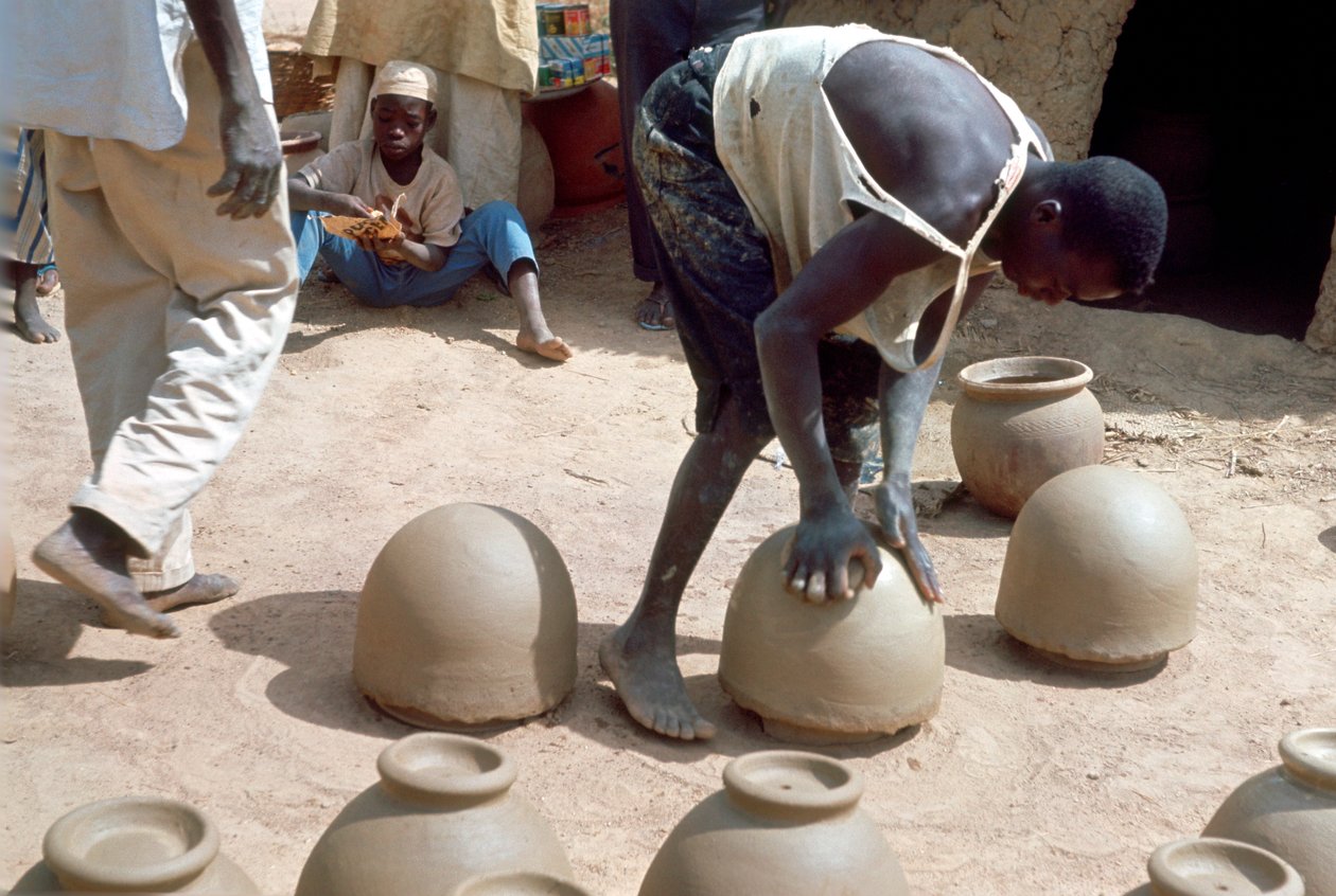 Lage gryter uten hjul, Nigeria, c1966 av Unbekannt