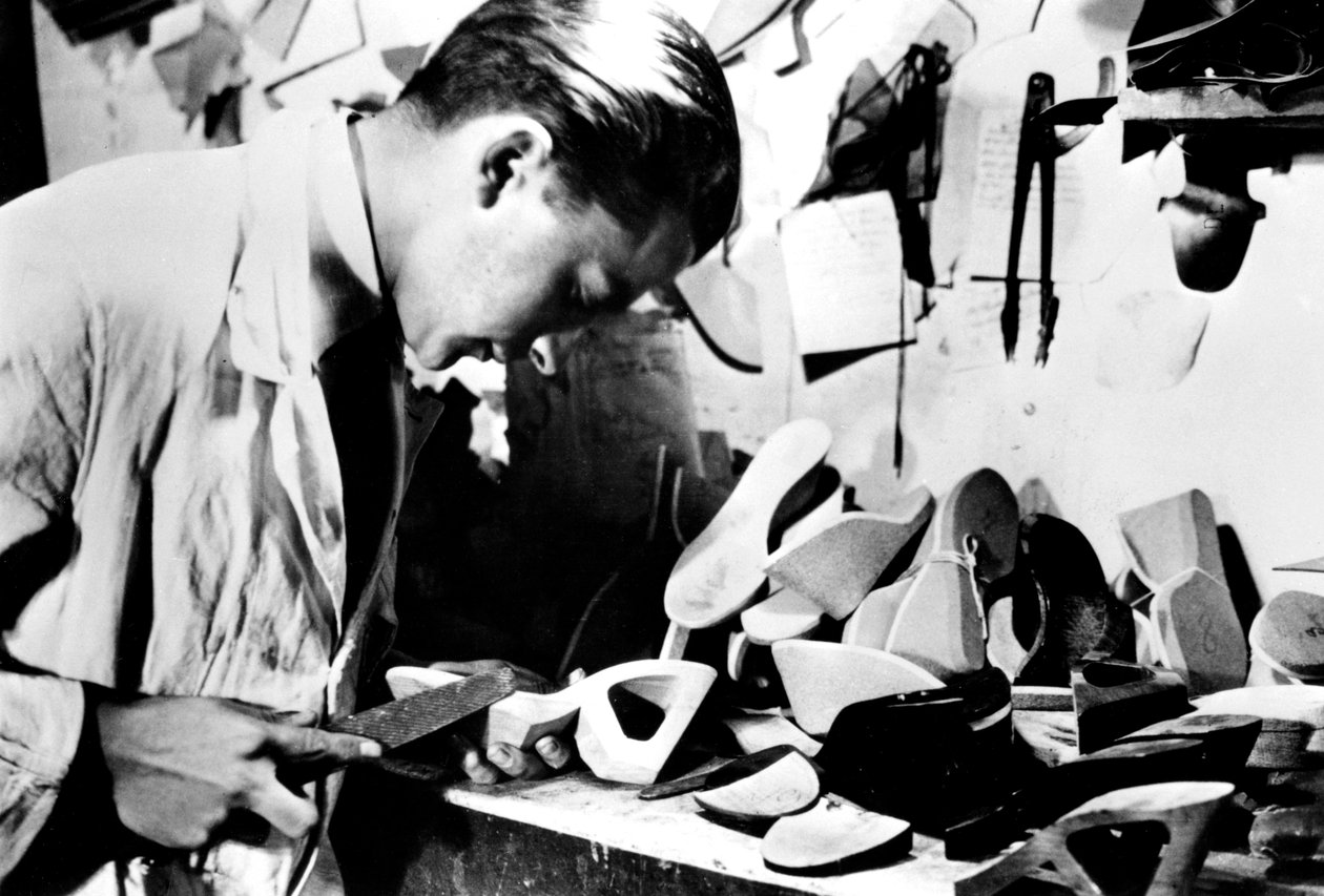 Lage skosåler i tre, tysk-okkuperte Paris, februar 1941 av Unbekannt