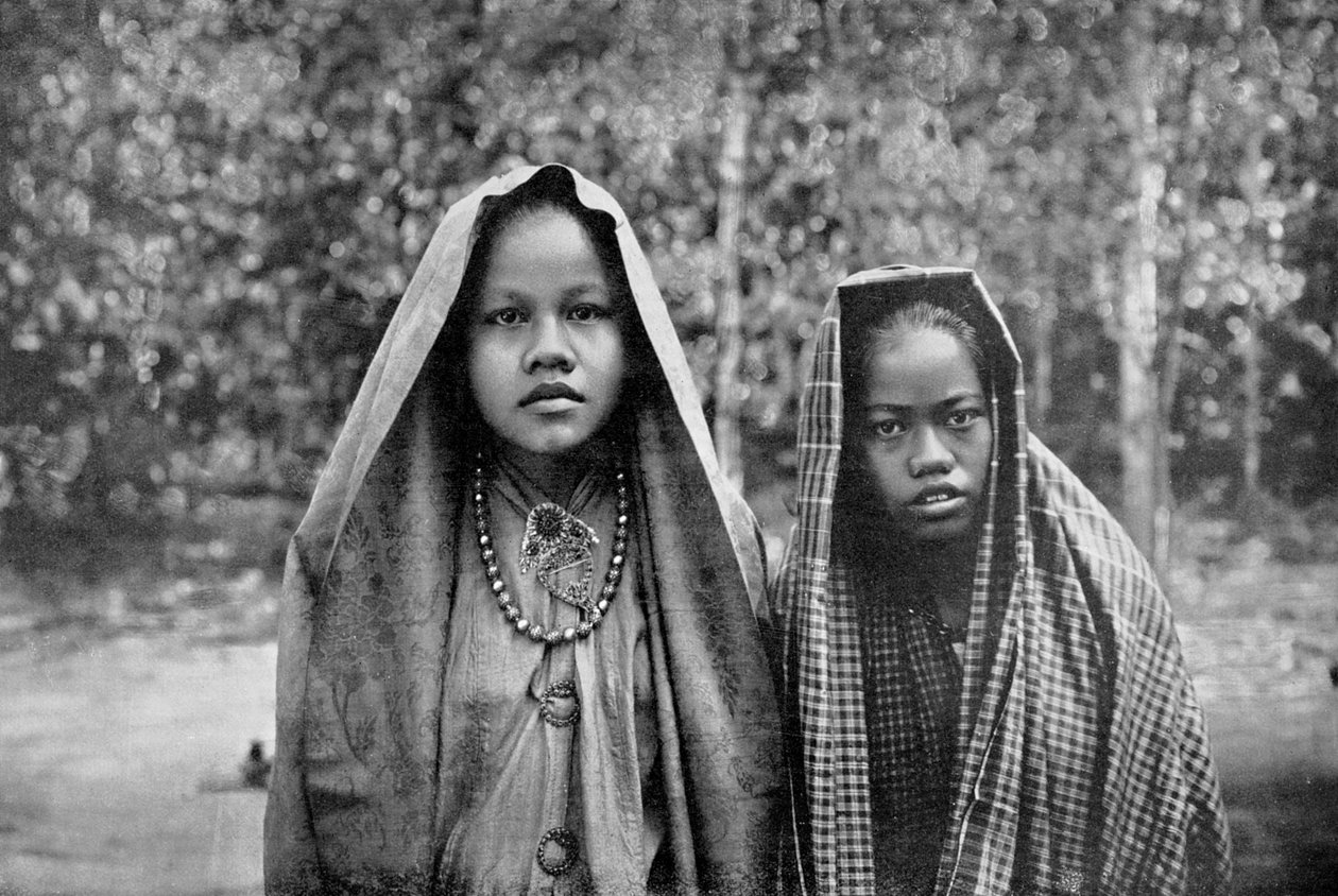 Malayiske jenter, Sumatra, Indonesia av Unbekannt