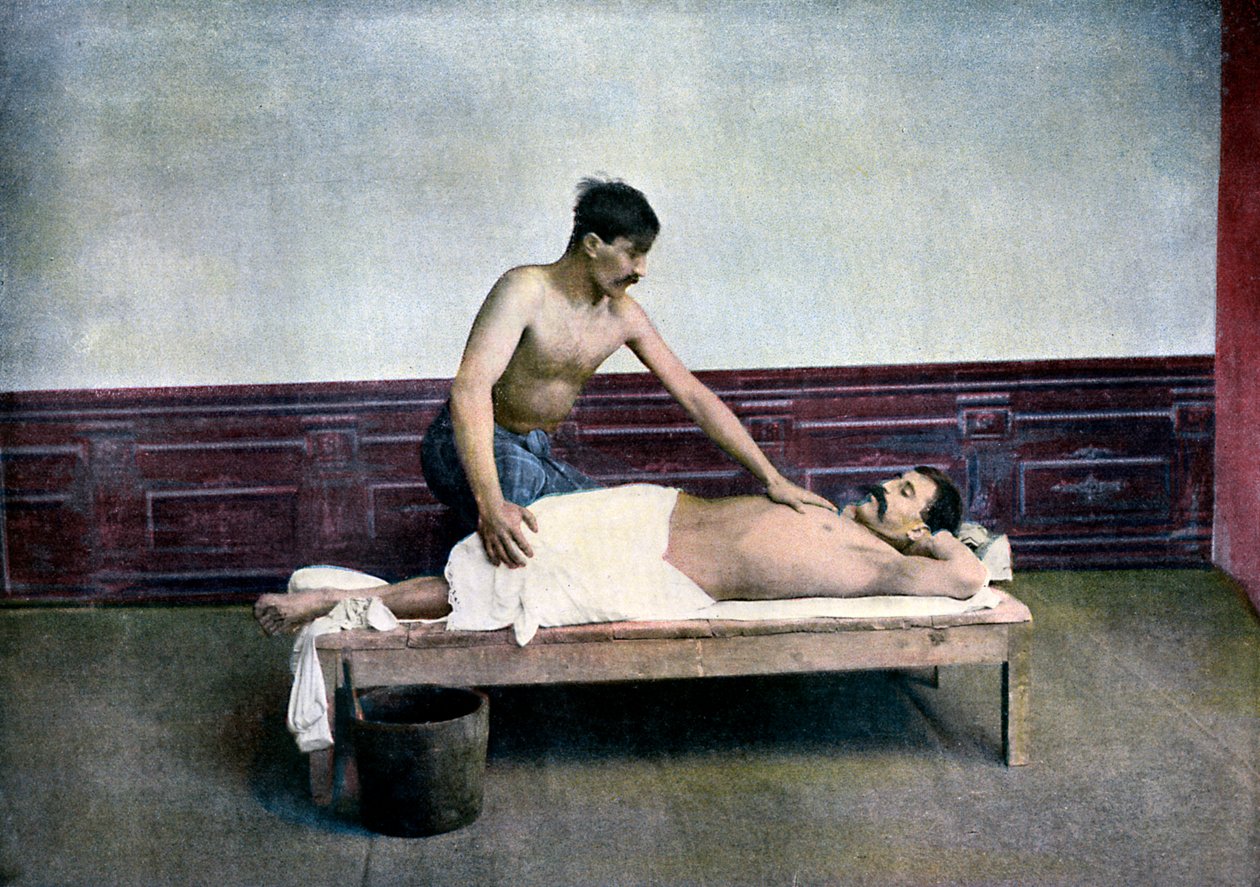 Mann som har en massasje i badehuset, c1890 av Unbekannt