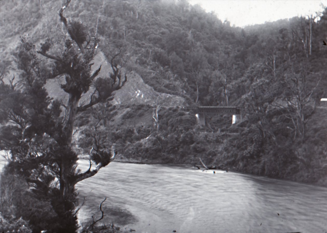 Manawatu Gorge, slutten av 1800-begynnelsen av det 20. århundre. av Unbekannt