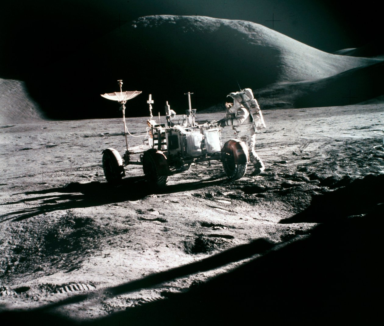 Manned Space Flight, USA, Apollo 15 Apollo 15-astronaut James Irwin, med Lunar Rover av Unbekannt