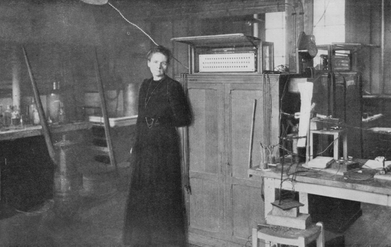 Marie Curie, polskfødt fransk fysiker, i laboratoriet hennes, 1912 av Unbekannt