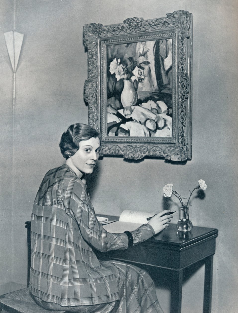Marie Ney i leiligheten hennes, c1934 av Unbekannt