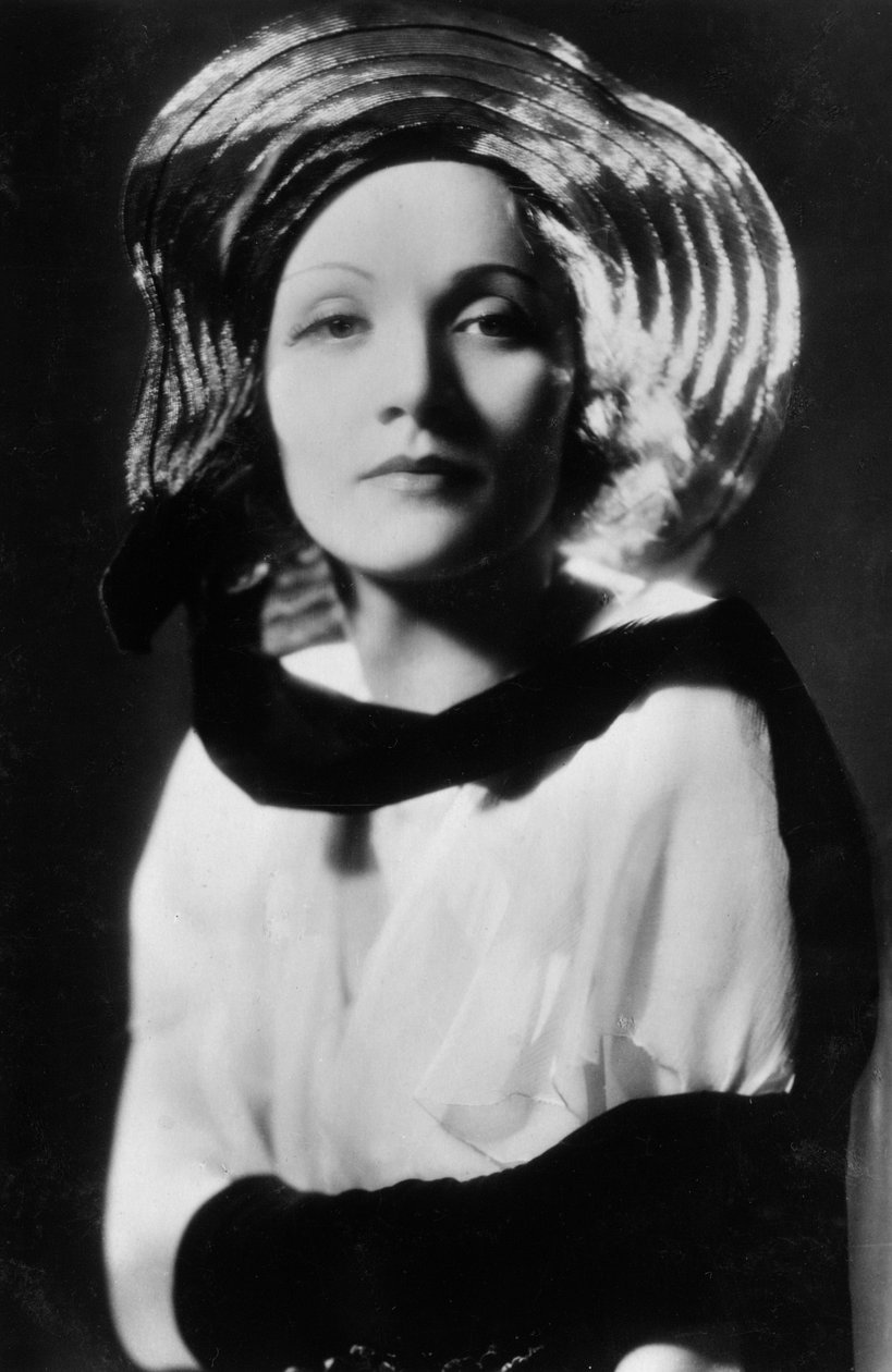 Marlene Dietrich 1901-1992, tyskfødt amerikansk skuespillerinne, sanger og underholder, 1900-tallet av Unbekannt