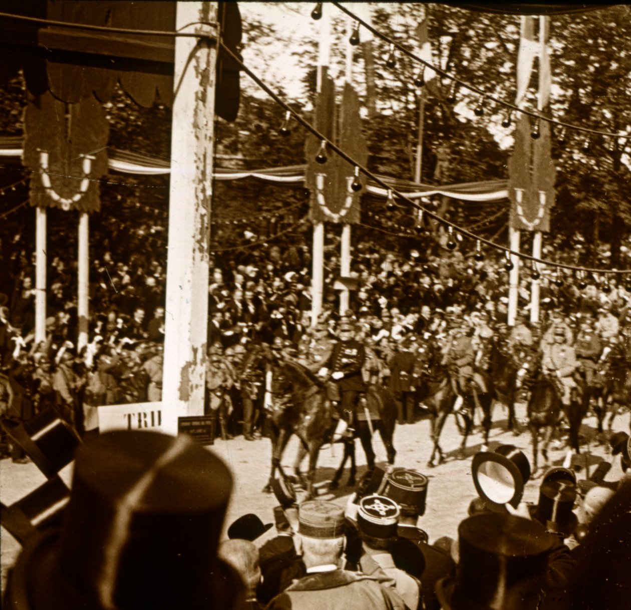 Marshal Ferdinand Foch og general Joseph Joffre under seiersparade, Paris, Frankrike, 1918 av Unbekannt