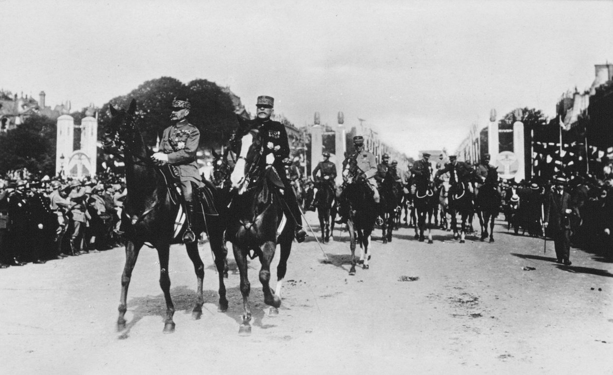 Marshals Foch og Joffre under den store seiersparaden, Paris, Frankrike, 14. juli 1919 av Unbekannt