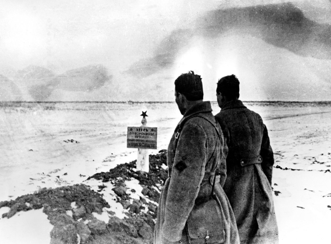 Massegrav for russiske soldater, Stalingrad-fronten, Russland, januar 1943 av Unbekannt