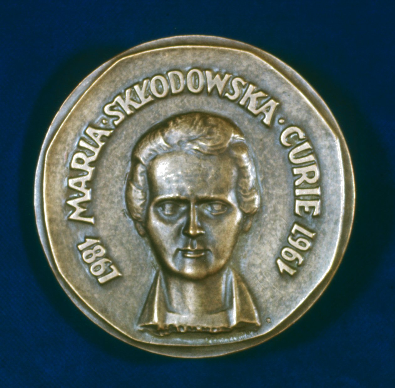 Medalje til minne om Marie Sklodowska Curie, polskfødt fransk fysiker, 1967 av Unbekannt