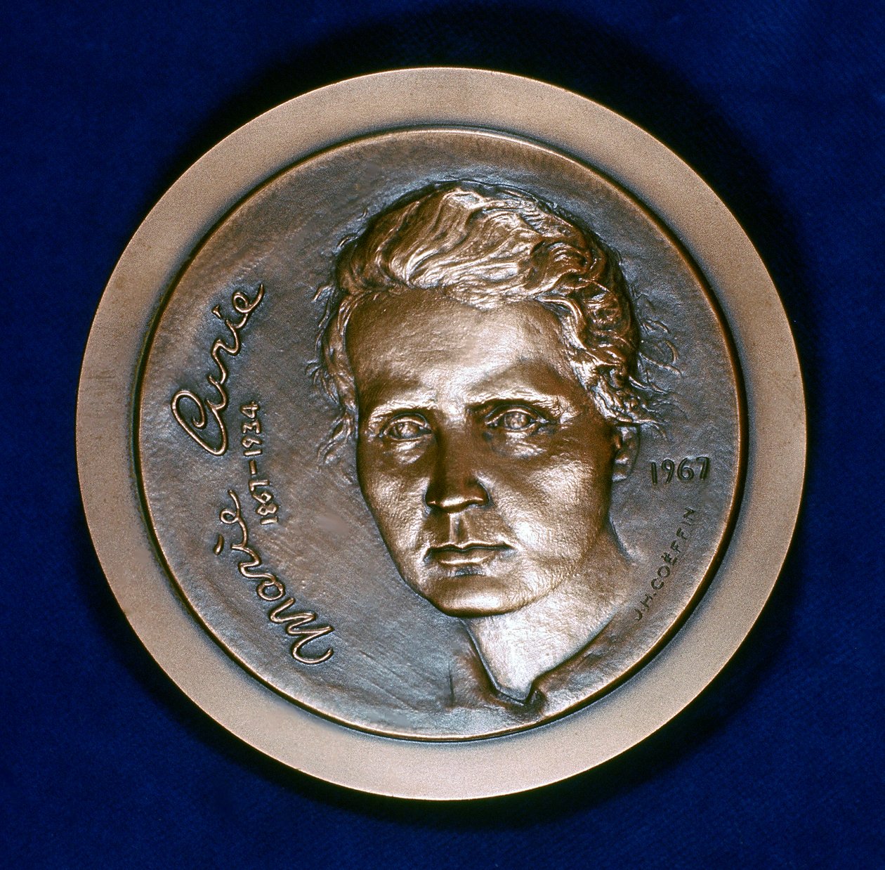 Medalje til minne om Marie Sklodowska Curie, polskfødt fransk fysiker, 1967 av Unbekannt