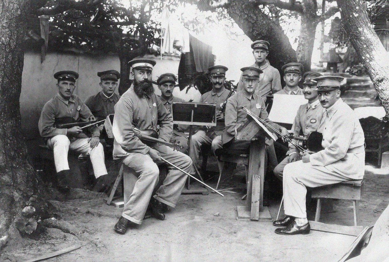 Medlemmer av et tysk Bando POW-leirorkester ved Tokushima Prefecture, ca. 1917. av Unbekannt