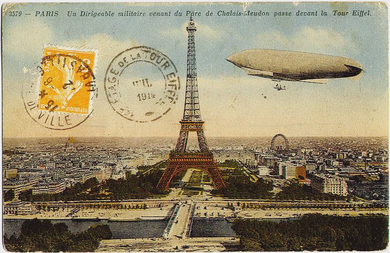 Militært luftskip fra Chalais-Meudon-parken som flyr nær Eiffeltårnet, 1908 av Unbekannt