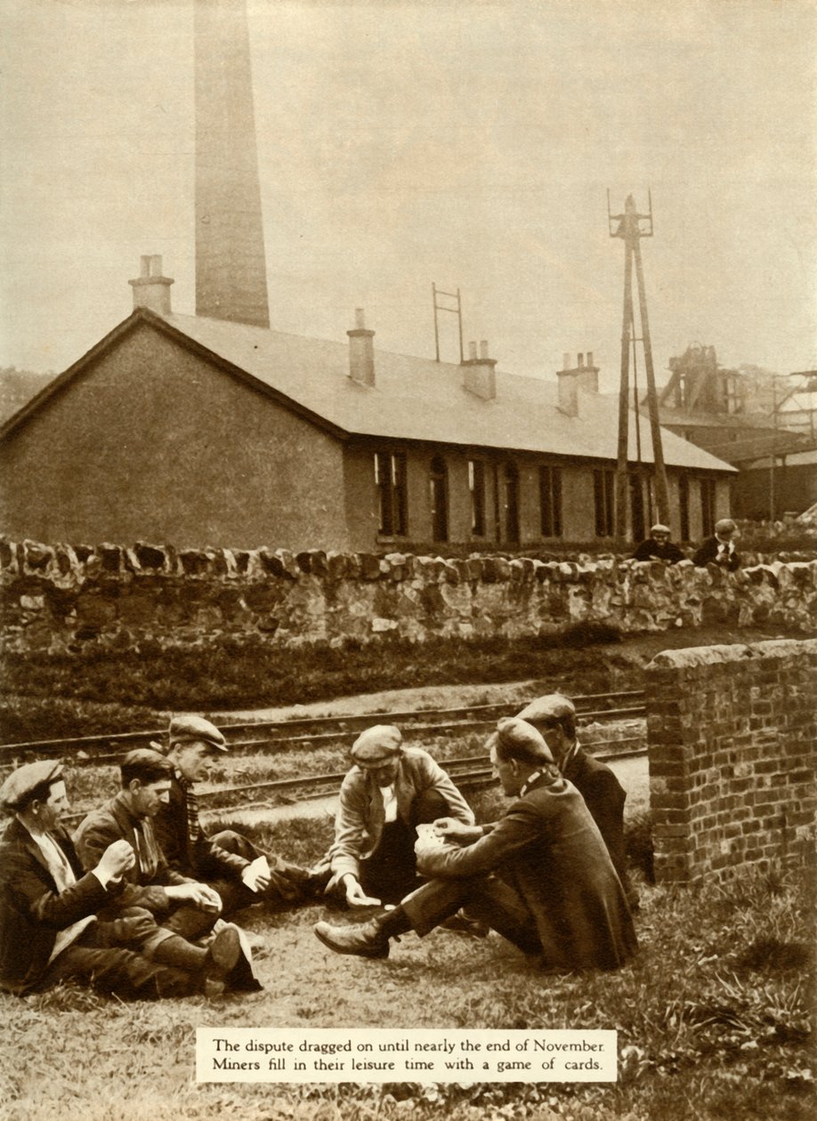 Gruvearbeidere som spilte kort under generalstreiken, Storbritannia, 1926, 1935. av Unbekannt