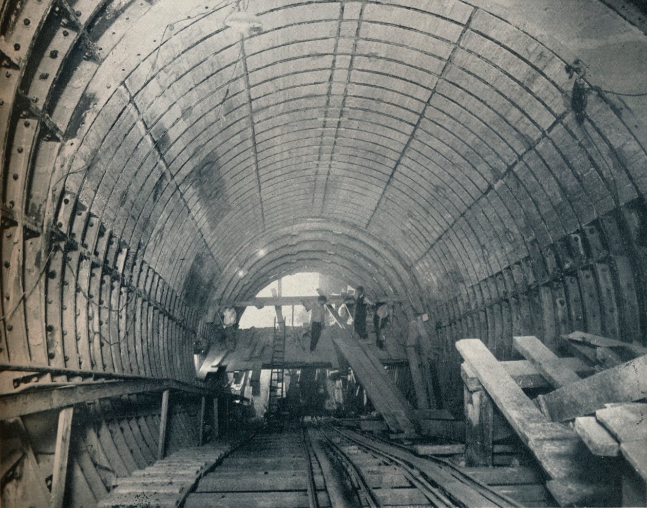 Modern Emulation of Piranesi: Rulletrapp tunnel nr. 3 ved Piccadilly Circus Station, 1929 av Unbekannt