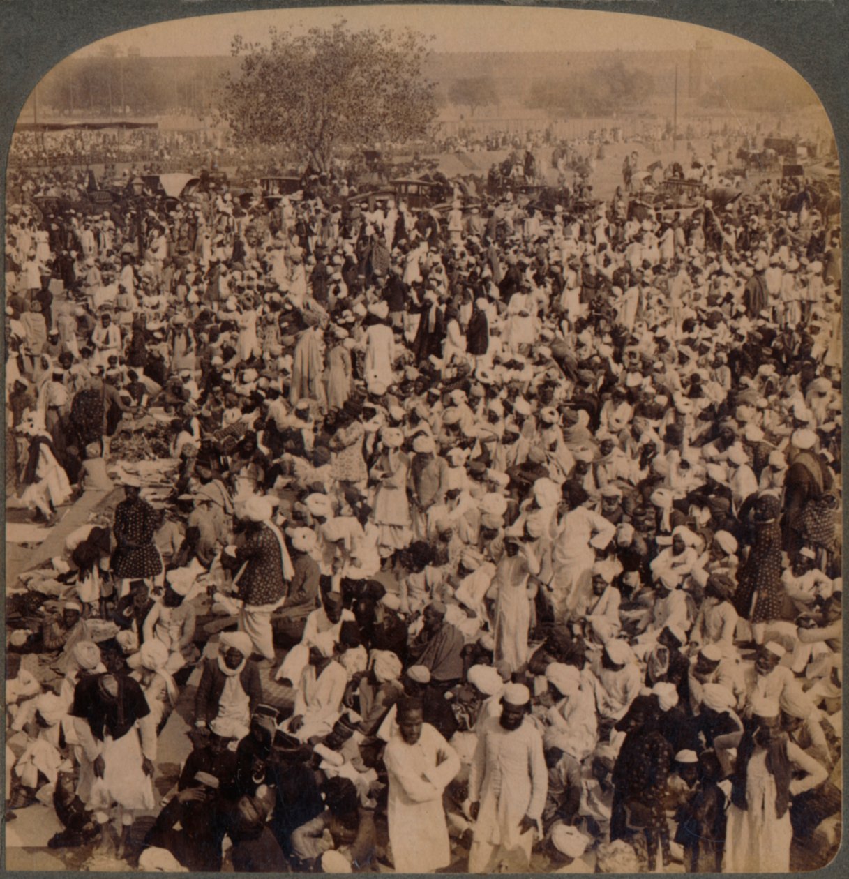 Muhammedanere på fastedagen utenfor Jumma-moskeen, ser sørover, Delhi, India, 1903 av Unbekannt