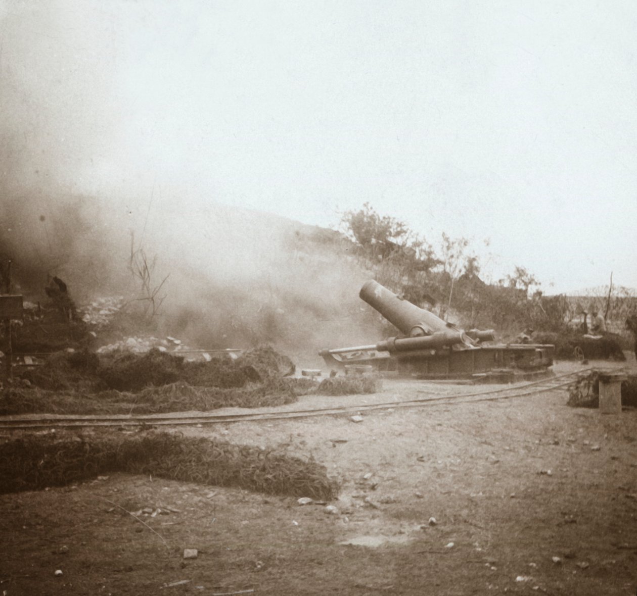 Mørtel i aksjon, Somme, Nord-Frankrike, c1914-c1918 av Unbekannt