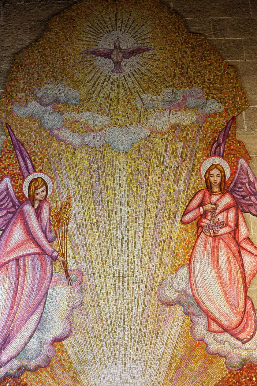 Mosaikk i Sacro Cuore di Gesu kirke: engler og hellig ånd, Gallipoli, Italia av Unbekannt