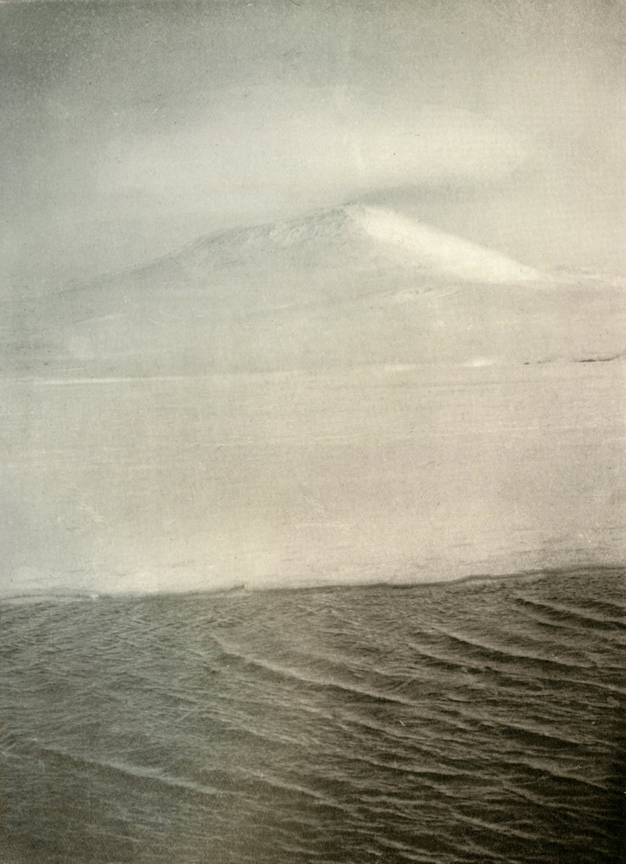 Mount Erebus From The Ice-Foot, c1908, 1909 av Unbekannt