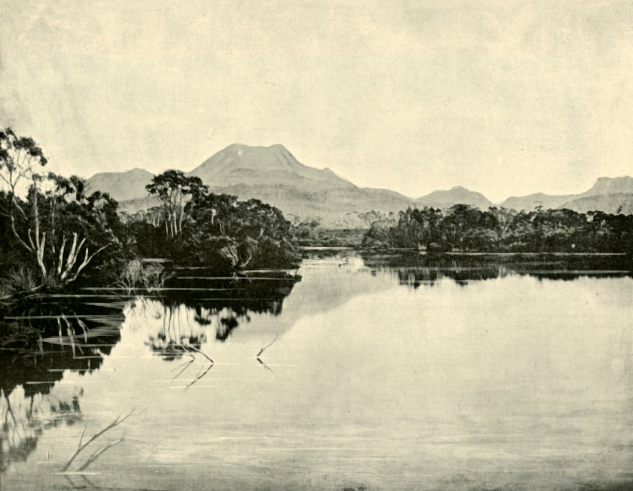 Mount Gould, Du Cane Range, Narcissus River, Lake St. Clair, 1901. av Unbekannt