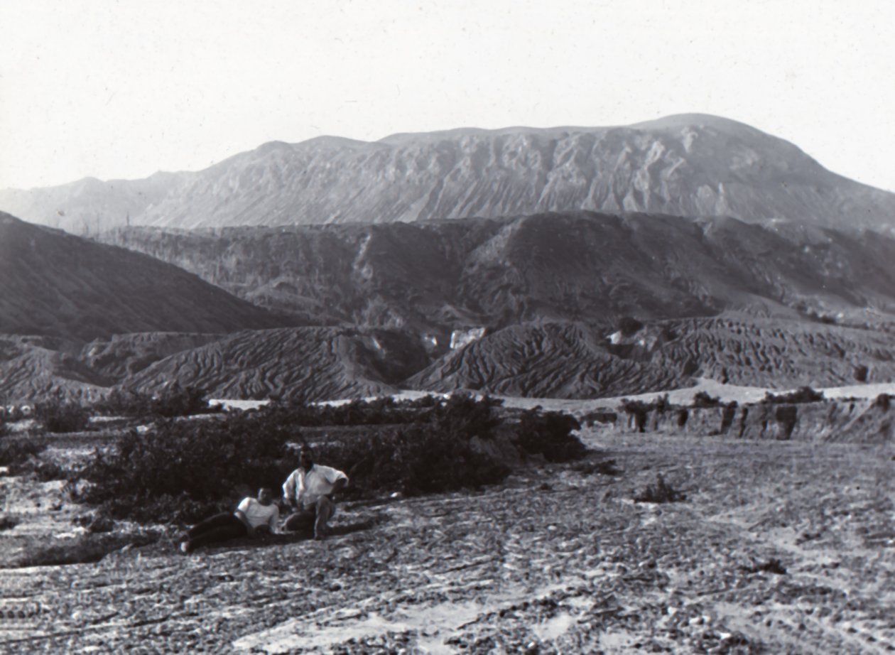 Mount Tarawera, slutten av 1800-begynnelsen av 1900-tallet. av Unbekannt