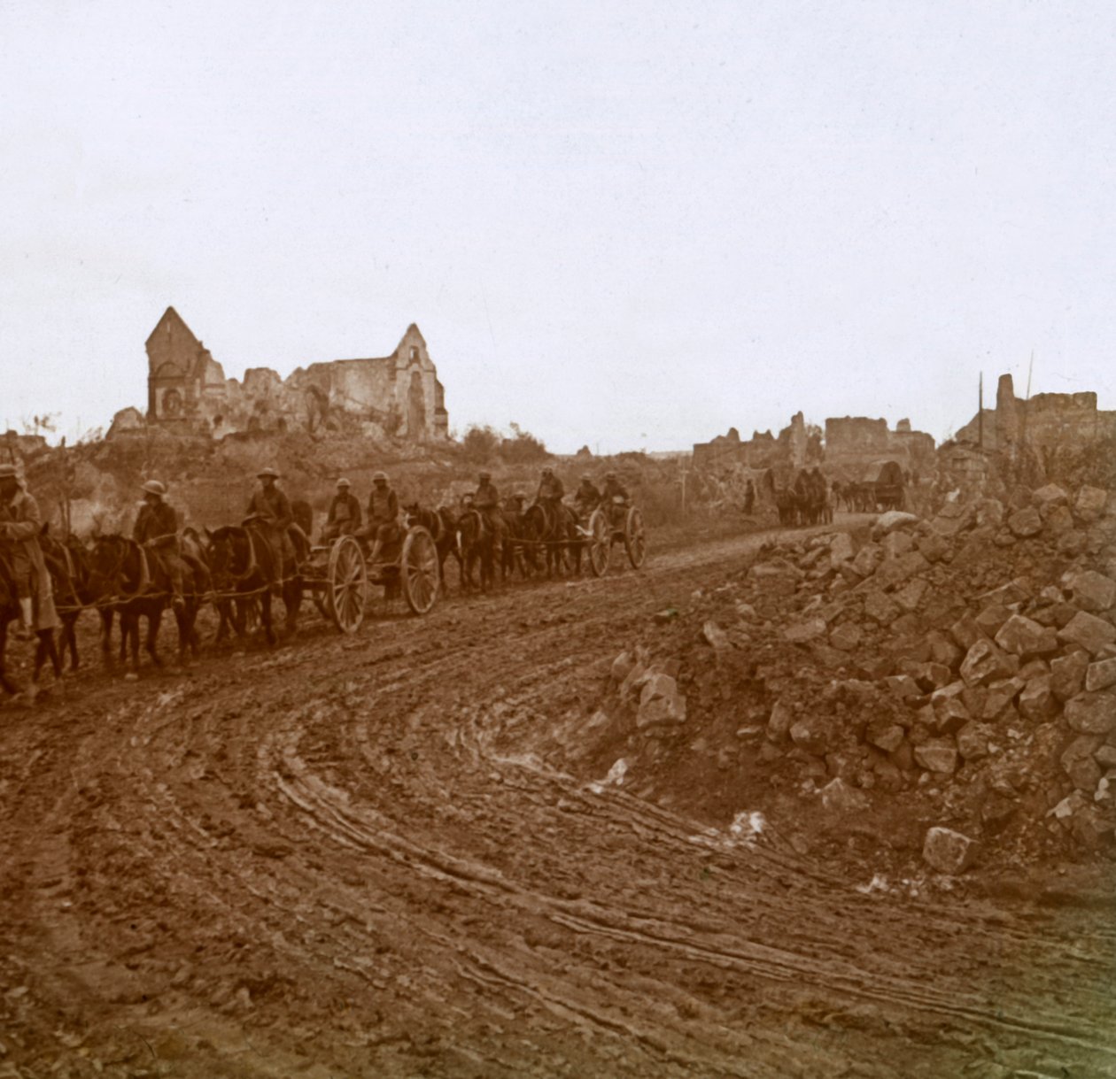 Ridende soldater, Somme, Nord-Frankrike, c1914-c1918 av Unbekannt