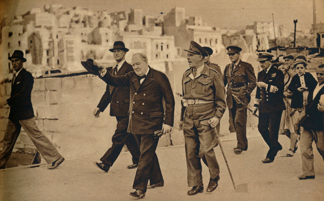 Mr. Churchill anløp Malta, hvor han blir sett sammen med feltmarskalk Lord Gort, 1943-1944 av Unbekannt