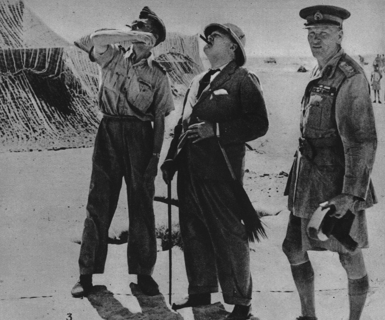 Mr. Churchill med Sir A. Tedder og Gen. Auchinleck., 1942 av Unbekannt