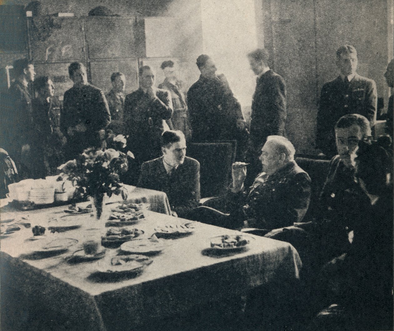 Mr. Churchill med R.A.F. - 615 jagerskvadron, 1940-tallet, 1945. av Unbekannt
